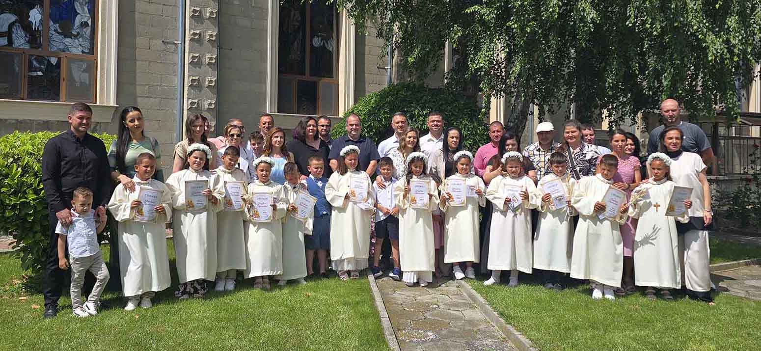 BULGARIA - Gitnitza in festa attorno a Gesù Eucaristia