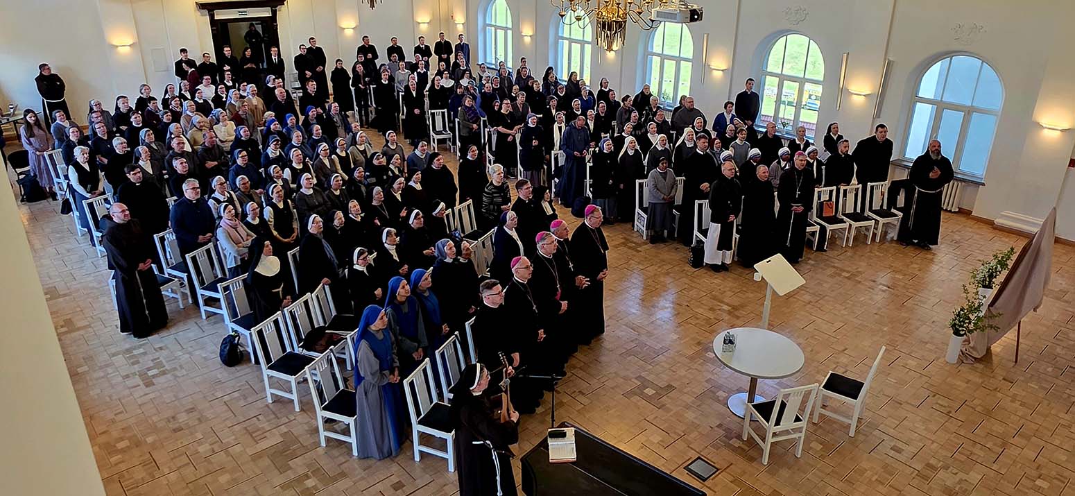 Simposio delle persone consacrate: «Abbiamo bisogno gli uni degli altri»